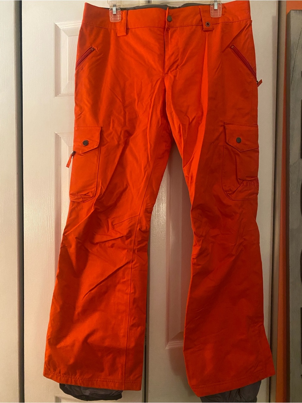 🧡NWOT! Women’s Burton Orange Boot-Cut Cargo Snow Pants- size medium 🧡